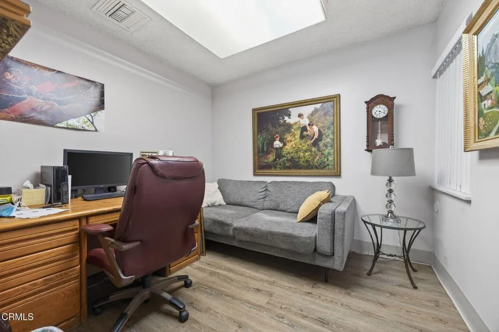 12-web-or-mls-Upmarketmedia_3442Lom-030