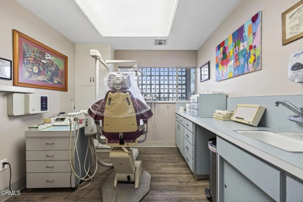13-web-or-mls-Upmarketmedia_3442Lom-032