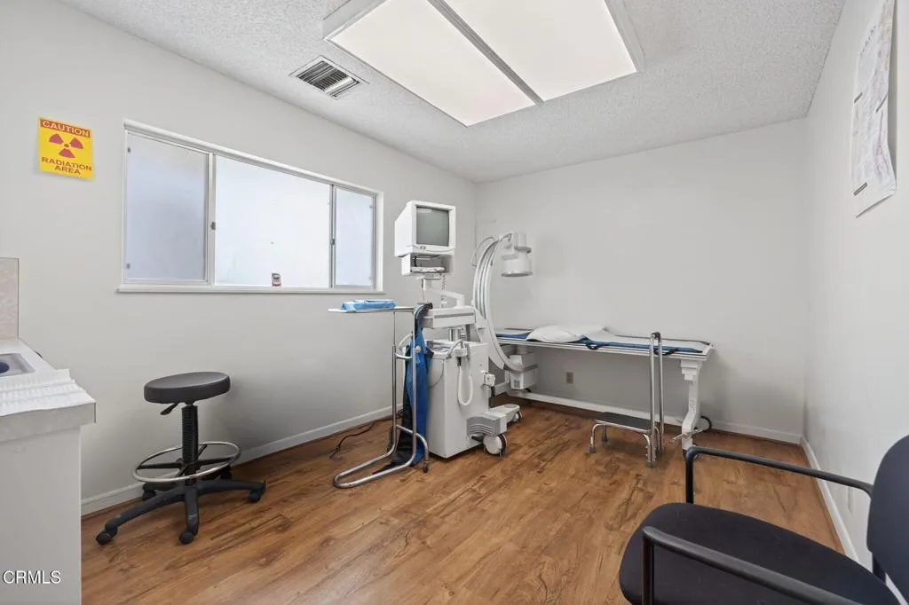 41-web-or-mls-Upmarketmedia_3442Lom-123