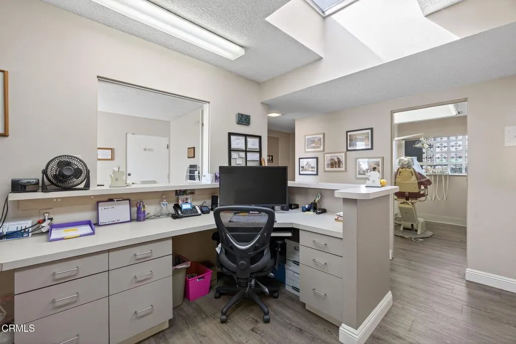10-web-or-mls-Upmarketmedia_3442Lom-024