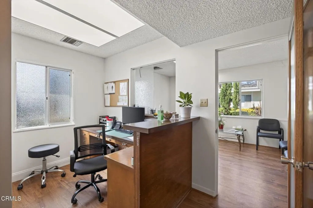 36-web-or-mls-Upmarketmedia_3442Lom-107