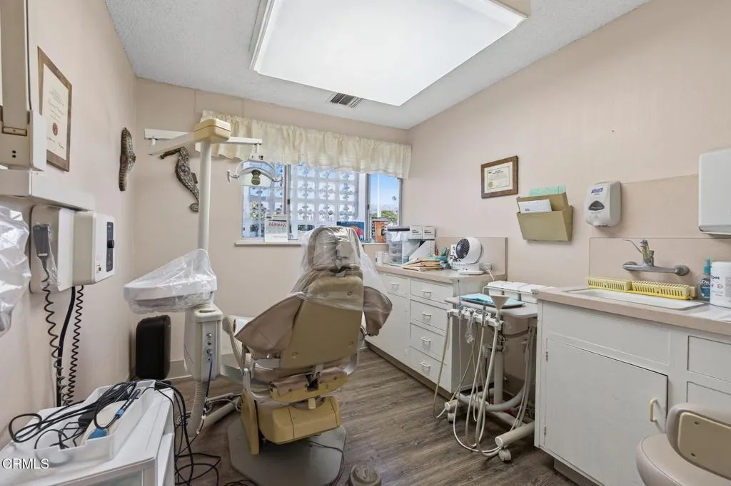 15-web-or-mls-Upmarketmedia_3442Lom-037