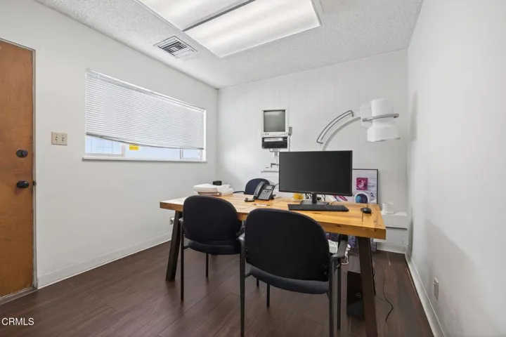 25-web-or-mls-Upmarketmedia_3442Lom-073