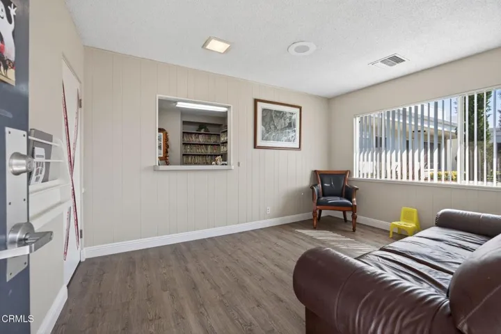 6-web-or-mls-Upmarketmedia_3442Lom-010