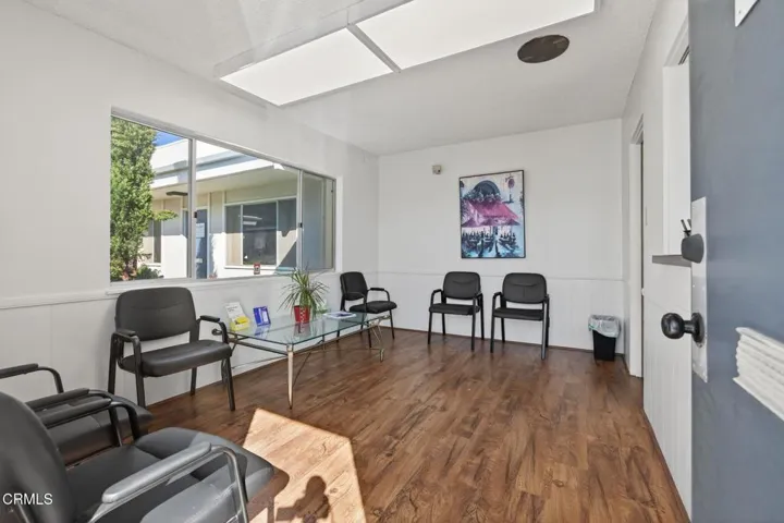 34-web-or-mls-Upmarketmedia_3442Lom-101