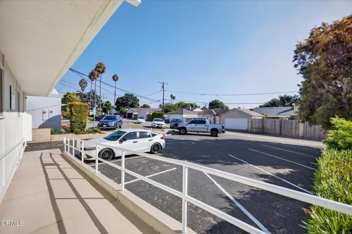 48-web-or-mls-Upmarketmedia_3442Lom-142