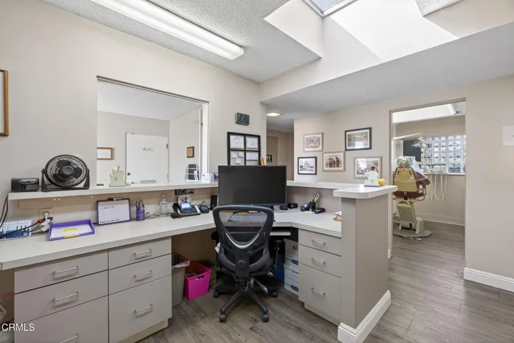 10-web-or-mls-Upmarketmedia_3442Lom-024