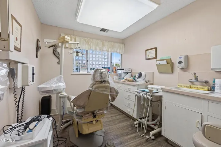15-web-or-mls-Upmarketmedia_3442Lom-037