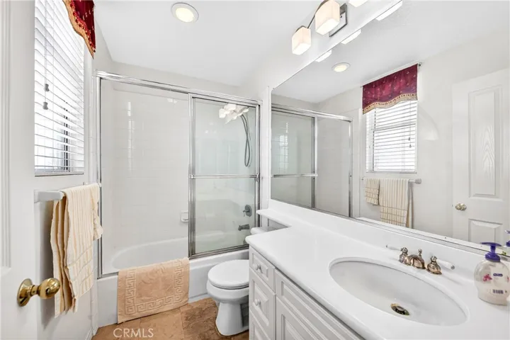 1st bedroom full bathroom
