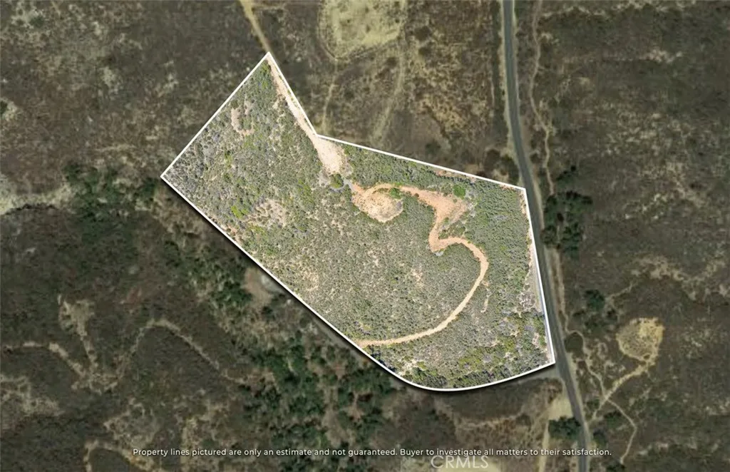 Property lines pictured are only an estimate and not guaranteed.
