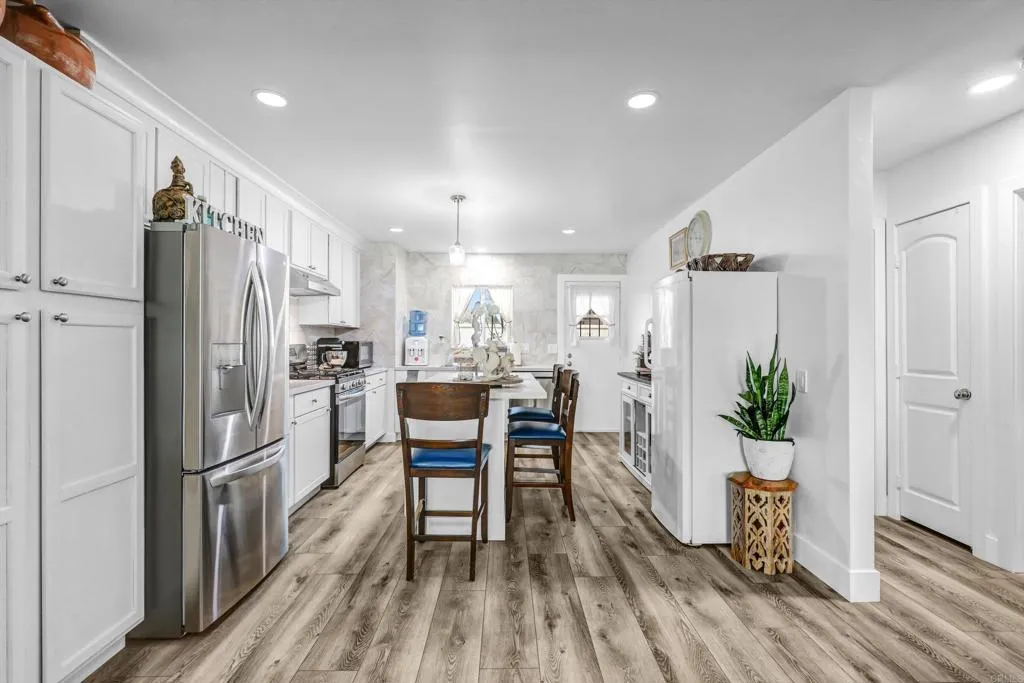 2012 E Mission Ave