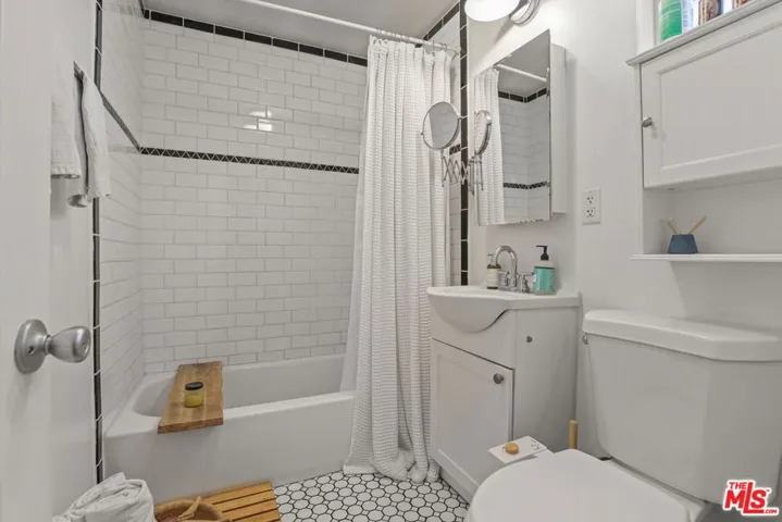 1614 Grafton Street, Los Angeles, California 90026