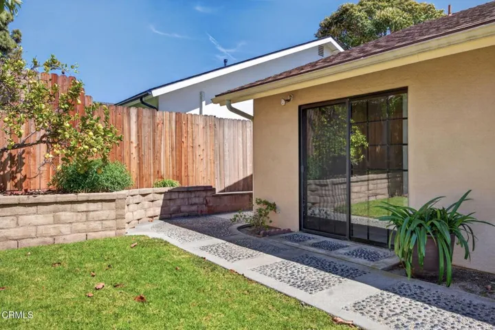 35-web-or-mls-Upmarketmedia_6219Lom-109