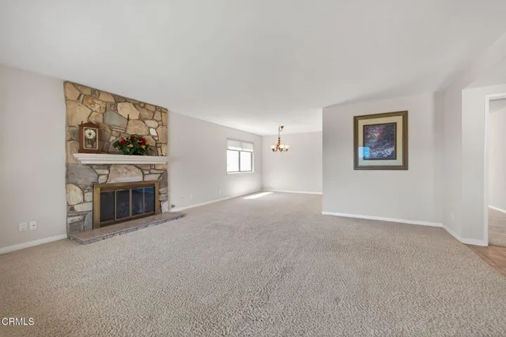 10-web-or-mls-Upmarketmedia_6219Lom-028