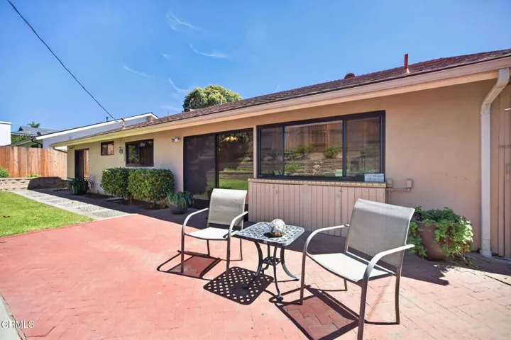 32-web-or-mls-Upmarketmedia_6219Lom-094