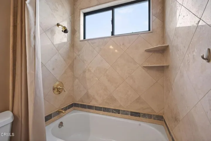 29-web-or-mls-Upmarketmedia_6219Lom-085