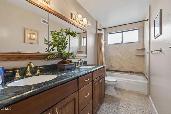 28-web-or-mls-Upmarketmedia_6219Lom-082