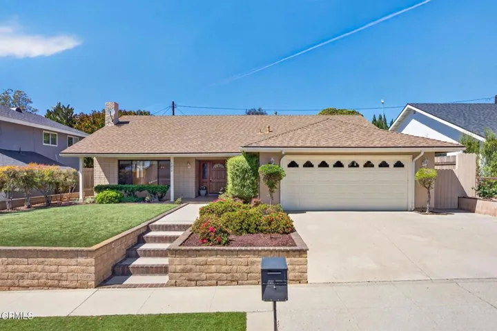 2-web-or-mls-Upmarketmedia_6219Lom-004 (