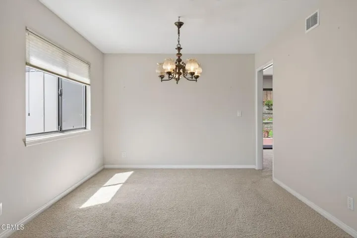 12-web-or-mls-Upmarketmedia_6219Lom-034