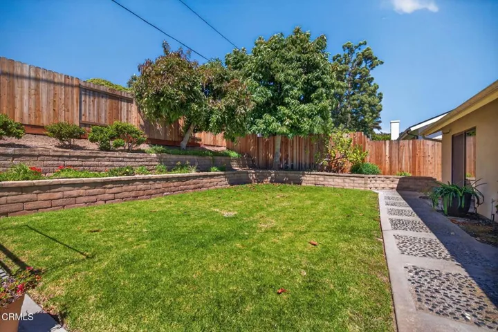 34-web-or-mls-Upmarketmedia_6219Lom-107