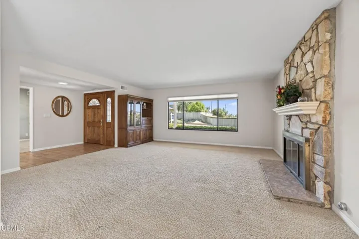 9-web-or-mls-Upmarketmedia_6219Lom-025