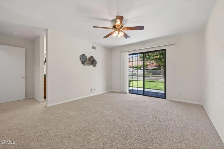 21-web-or-mls-Upmarketmedia_6219Lom-061