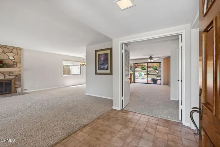 6-web-or-mls-Upmarketmedia_6219Lom-017