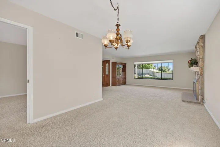 13-web-or-mls-Upmarketmedia_6219Lom-037