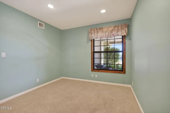 30-web-or-mls-Upmarketmedia_6219Lom-090