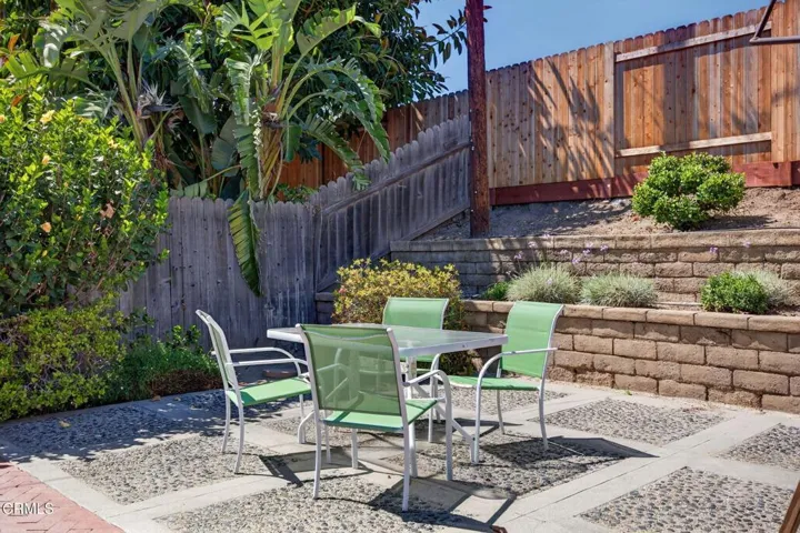 41-web-or-mls-Upmarketmedia_6219Lom-123