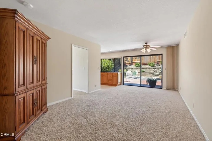 15-web-or-mls-Upmarketmedia_6219Lom-044