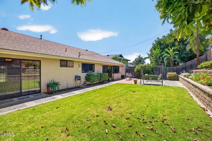 38-web-or-mls-Upmarketmedia_6219Lom-114