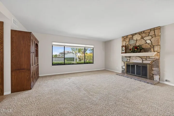 8-web-or-mls-Upmarketmedia_6219Lom-024