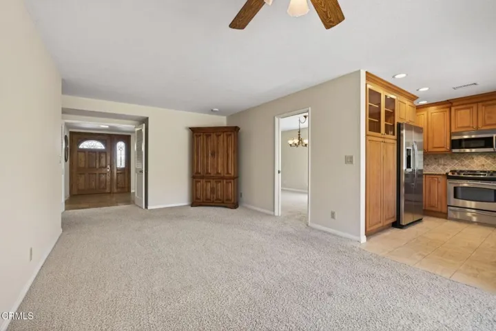 14-web-or-mls-Upmarketmedia_6219Lom-040