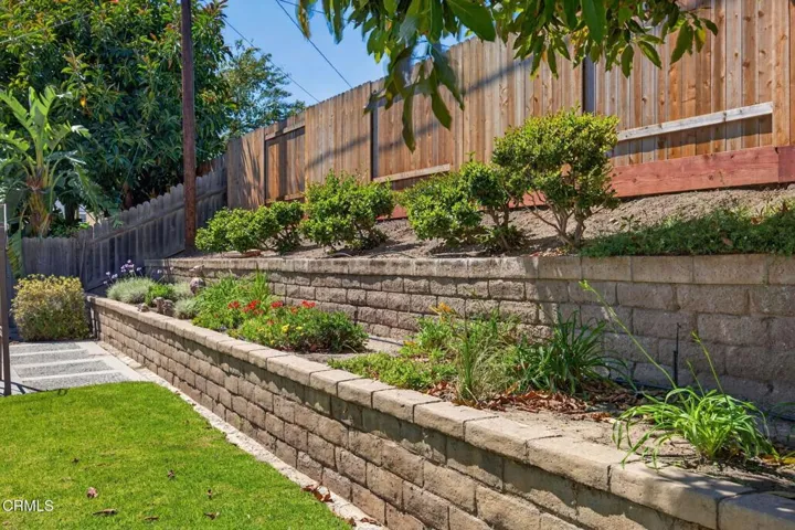39-web-or-mls-Upmarketmedia_6219Lom-117