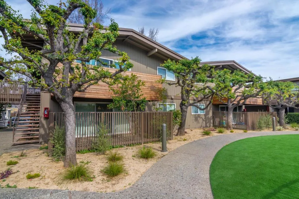1270 Coronado Dr