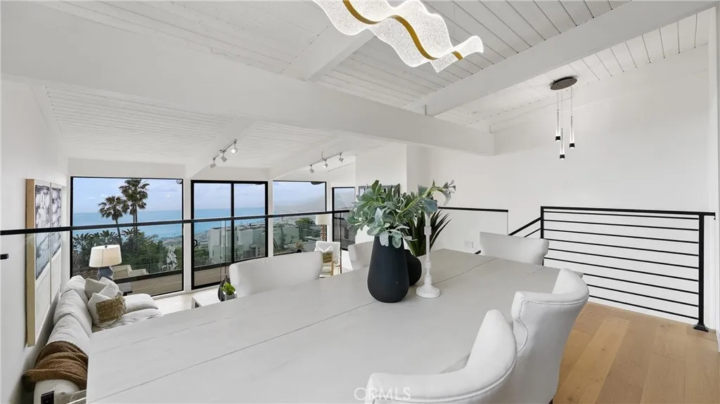 A seamless flow between living and dining spaces