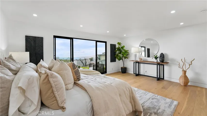 Wake up to ocean views and step onto the private balcony to enjoy the white-water view.