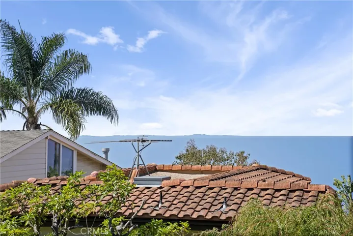 Perfectly positioned to enjoy ocean views and beach access while offering a peaceful location removed from the bustle of downtown Laguna Beach