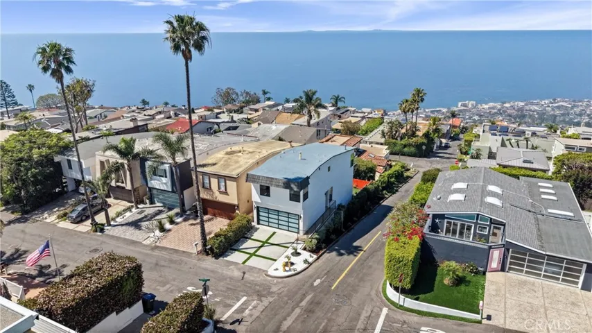 A warm first impression just minutes from Laguna’s beaches, dining, and shops