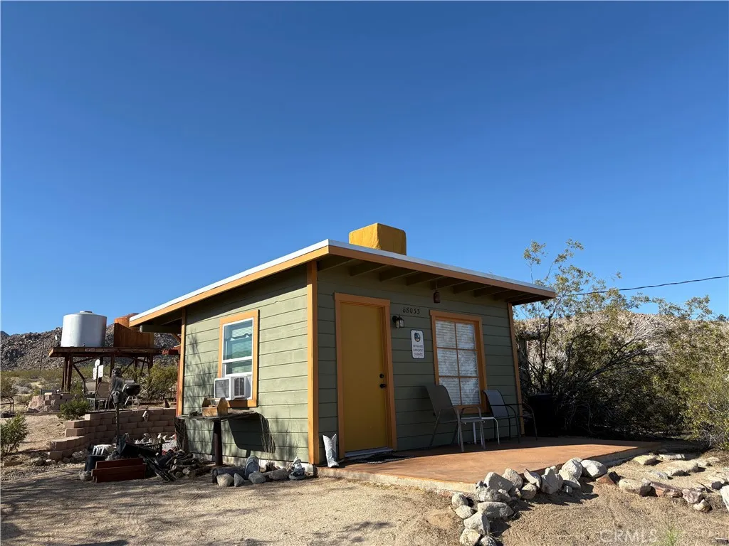 EAST (FRONT) CABIN
