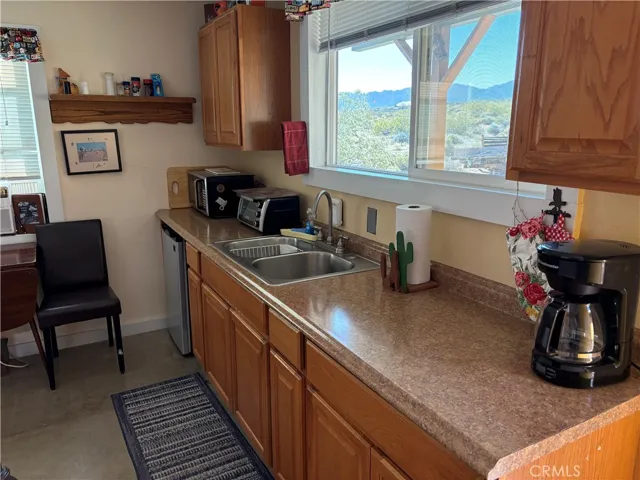 KITCHENETTE EAST CABIN