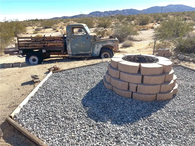 BACK PATIO AREA FIRE PIT
