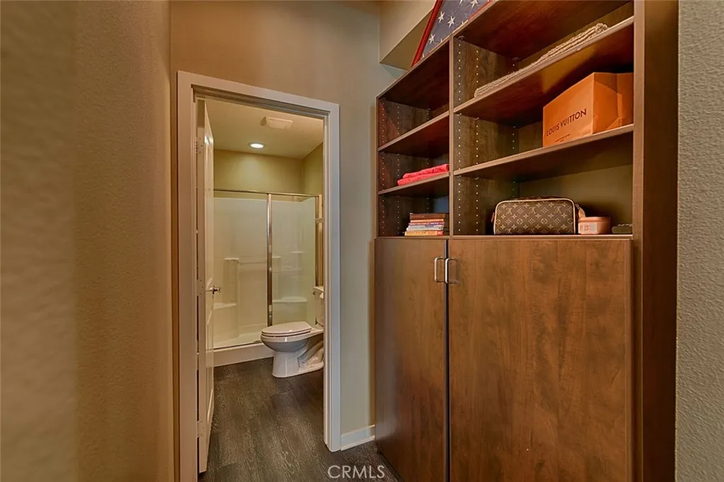 Bath enterance attached to the bottom bedroom