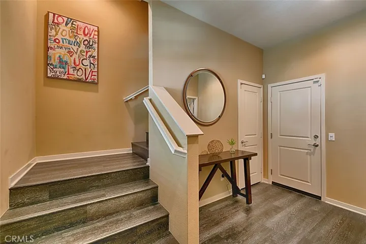 Direct access to the garage at foyer w
