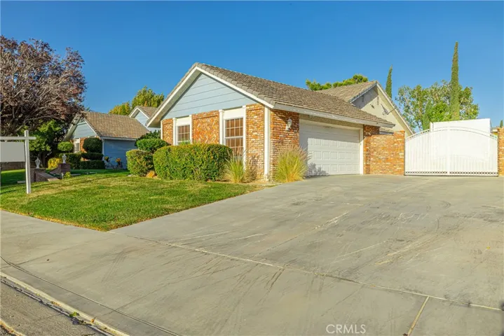 43118 Roulette Lane, Lancaster, California 93536