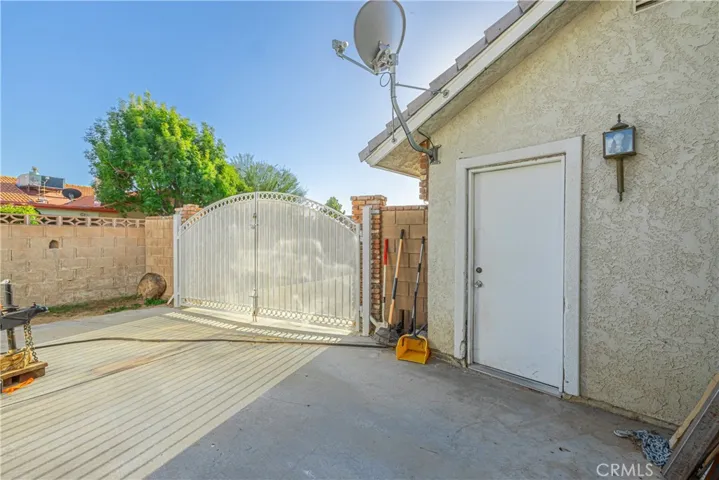 43118 Roulette Lane, Lancaster, California 93536