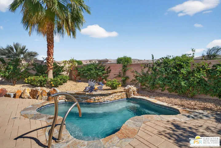 Exterior back pool