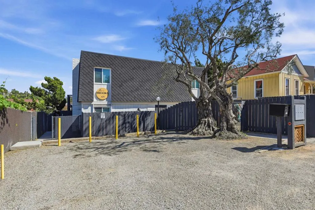 329 N Pico Ave