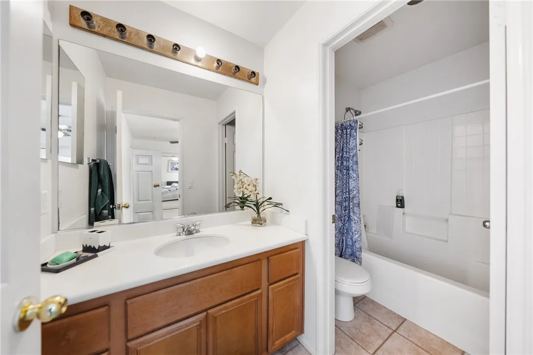 Upstairs full bath 3